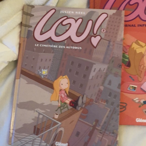 Lou! Books - Picture 2 of 7